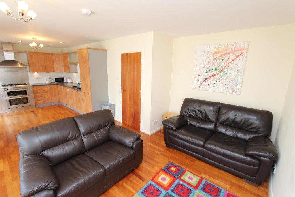 Flat Ocean Drive in City of Edinburgh