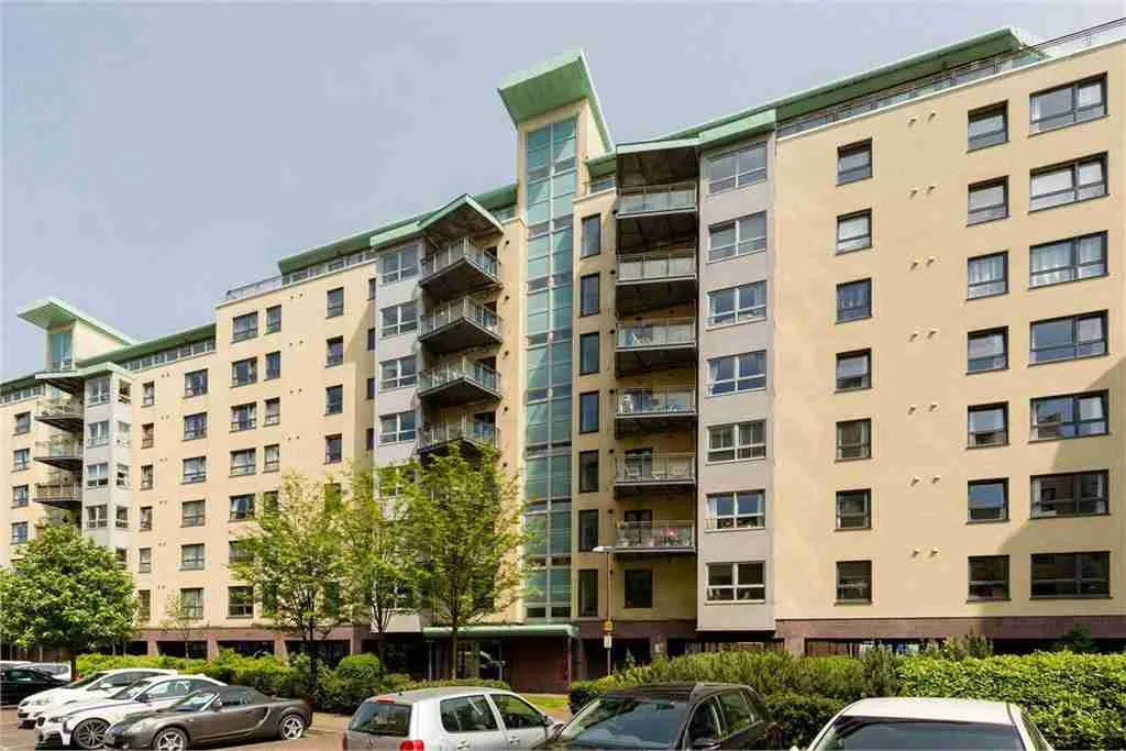 Flat Ocean Drive in City of Edinburgh