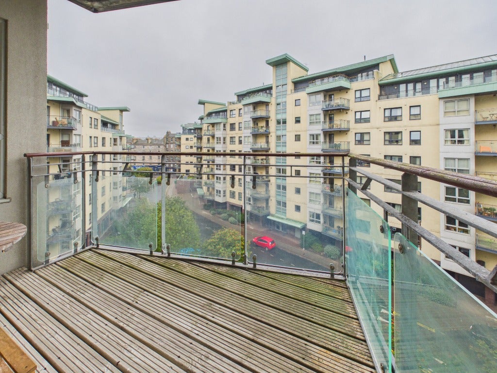 Flat Ocean Drive in City of Edinburgh