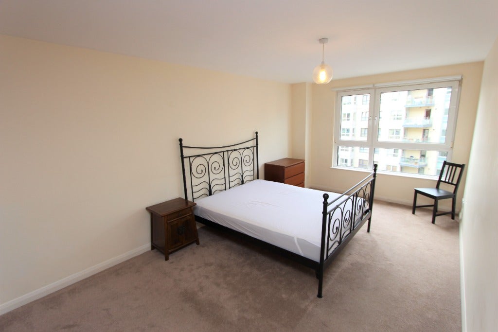 Flat Ocean Drive in City of Edinburgh