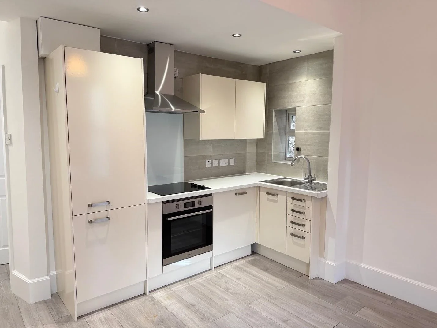 Flat Maygrove Road in Greater London