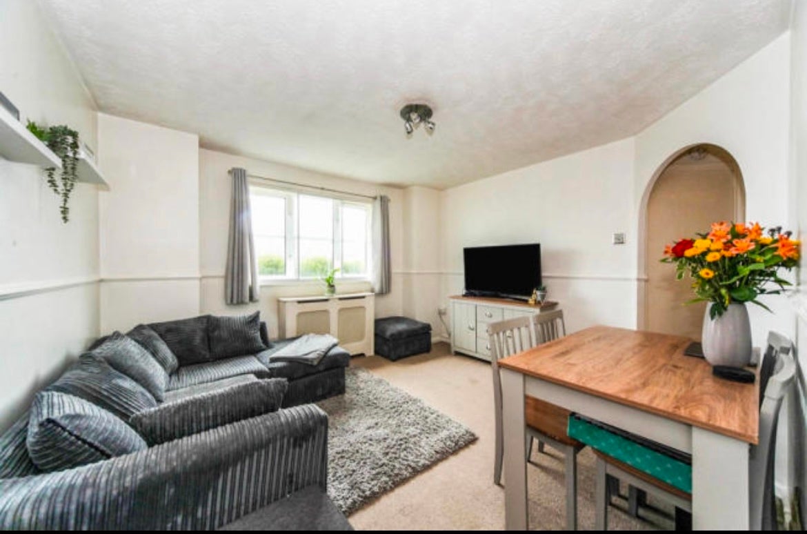 Flat London Road in Dunstable
