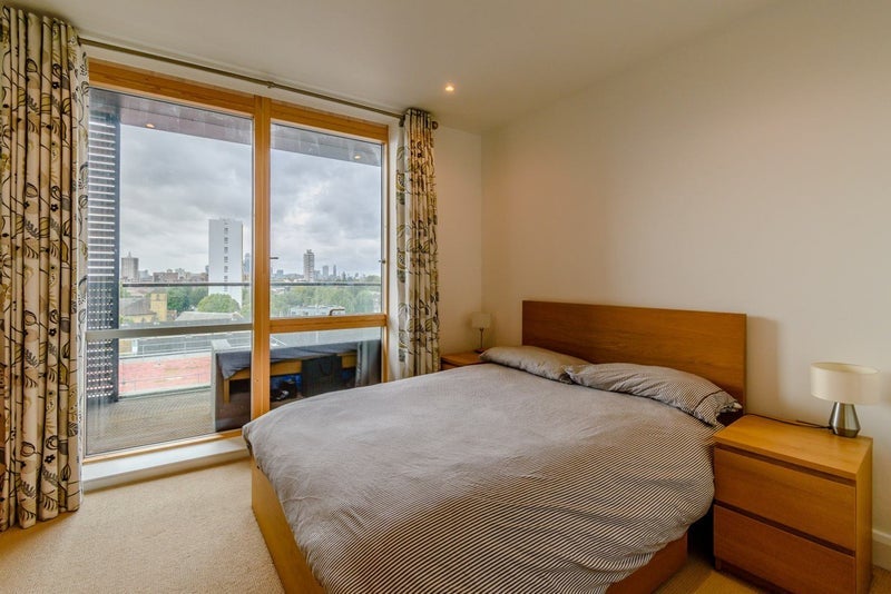 Room Barry Blandford Way in Greater London