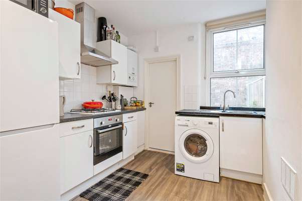 Flat Temple Street in Greater London
