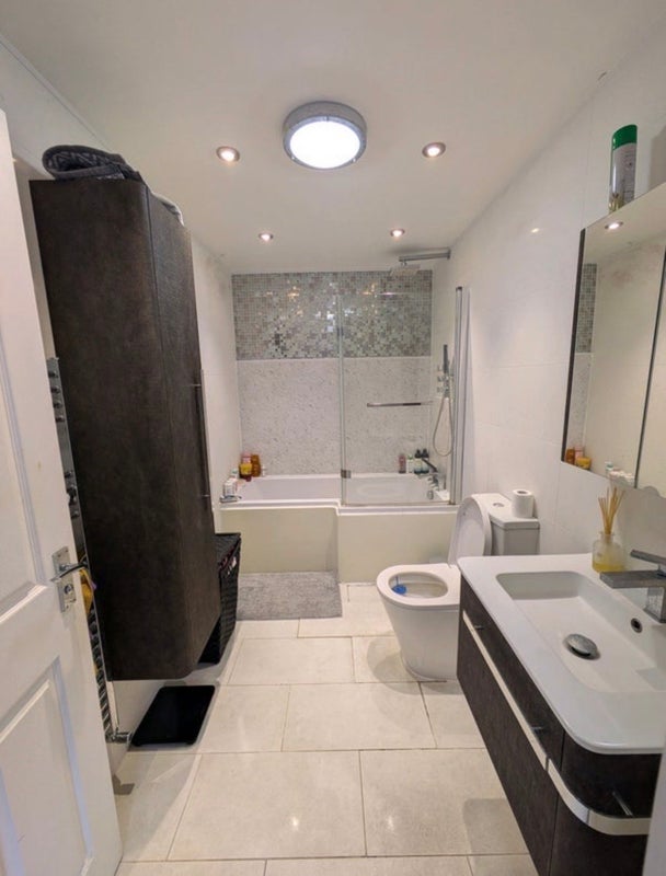 Room Bavent Road in Greater London
