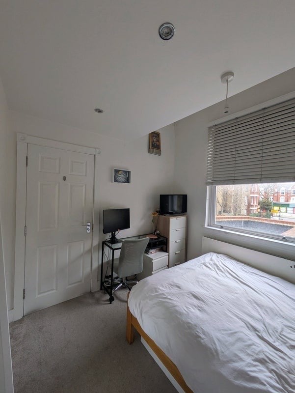 Room Bavent Road in Greater London