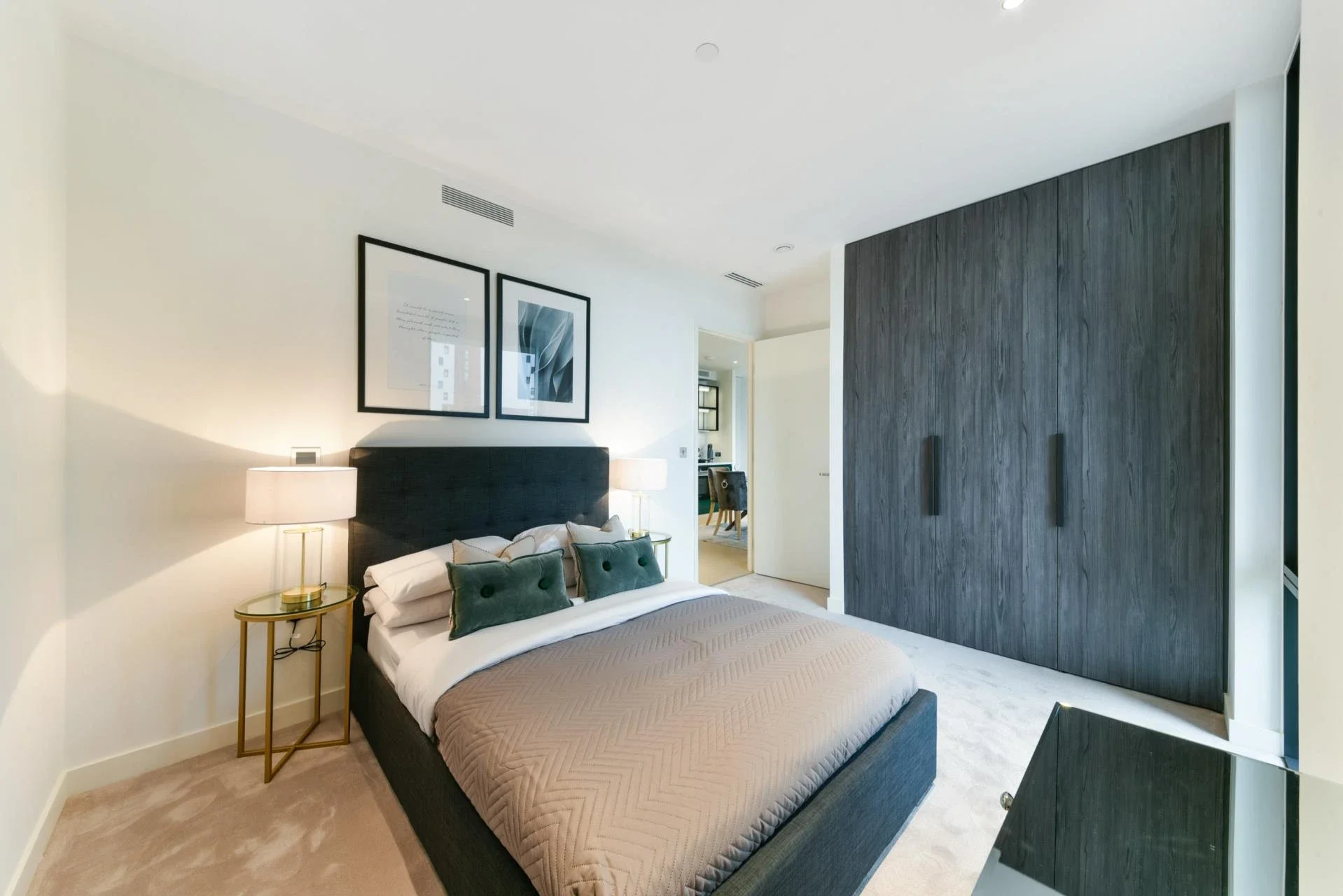 Flat Burdett Road in Greater London