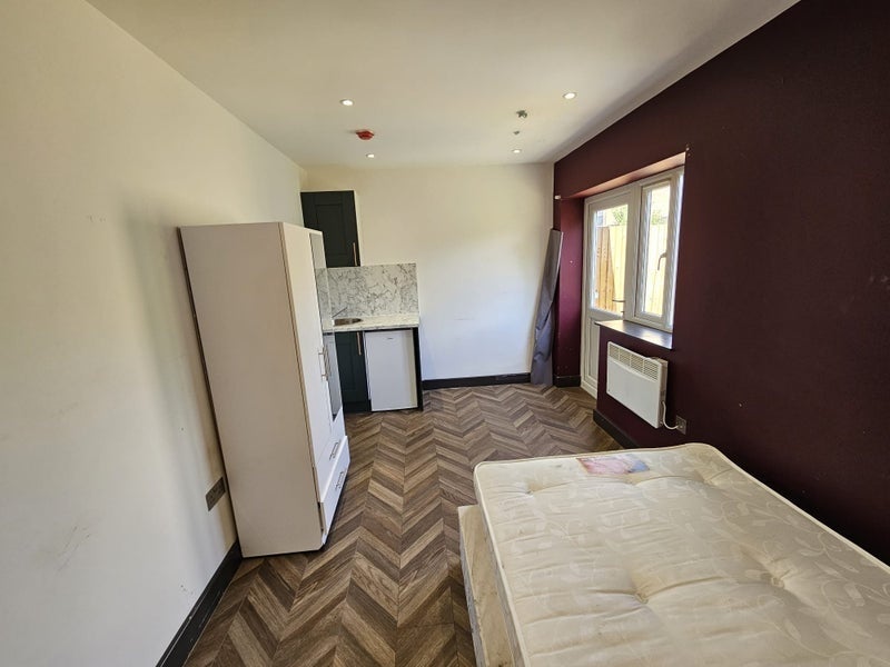 Flat Rowden Road in Epsom and Ewell