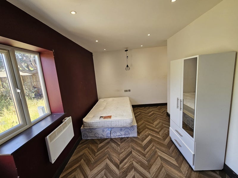 Flat Rowden Road in Epsom and Ewell