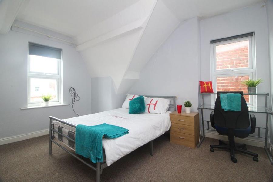 Room Southgrove Road in Sheffield