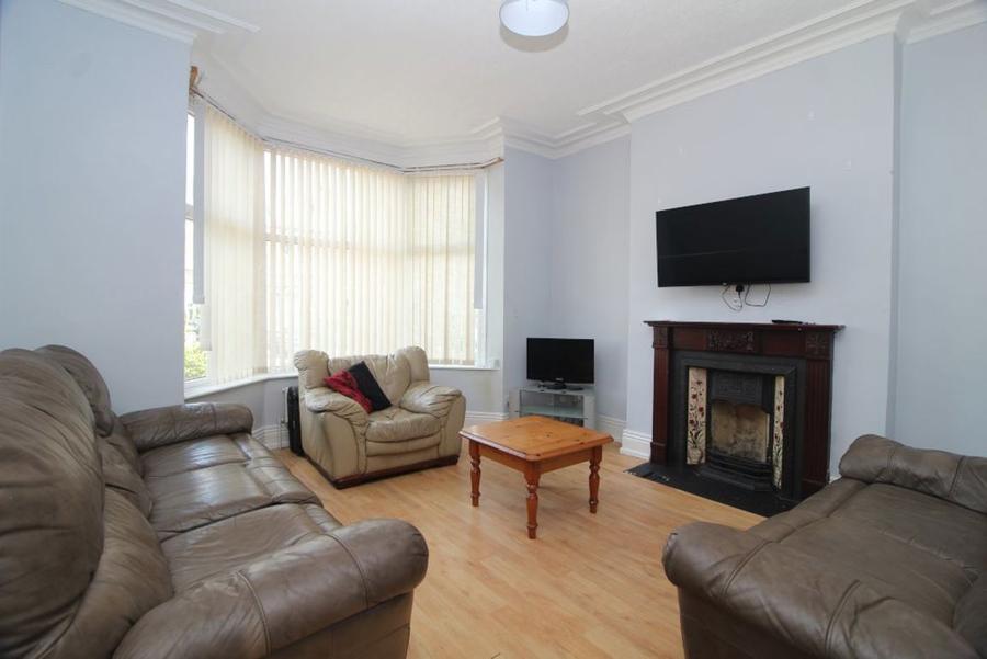Room Southgrove Road in Sheffield