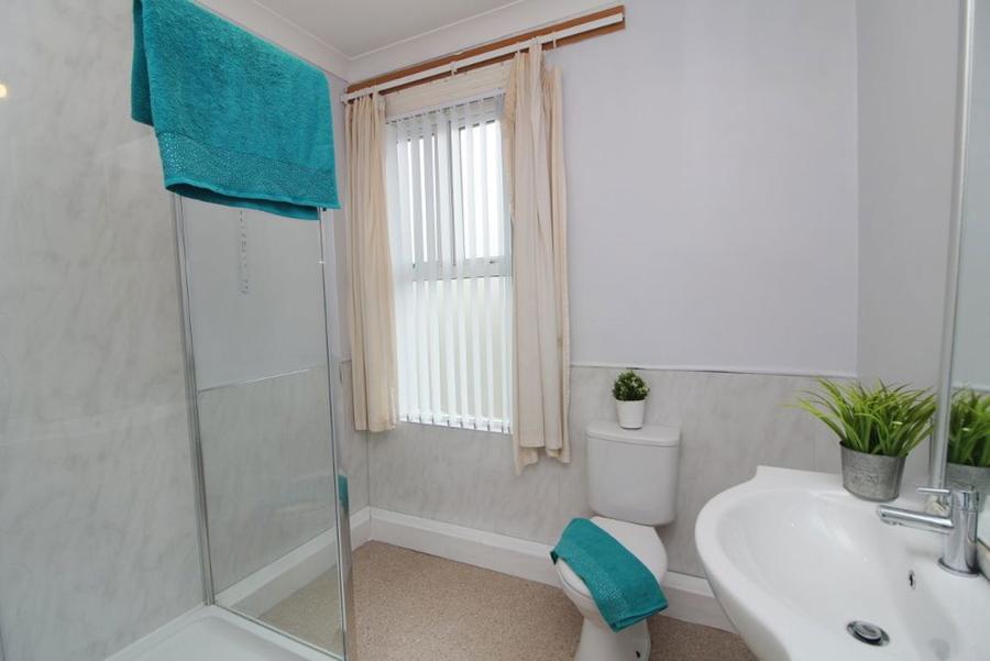 Room Southgrove Road in Sheffield