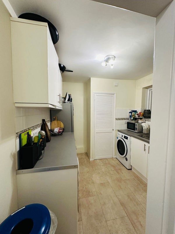 Room Urmston Drive in Greater London