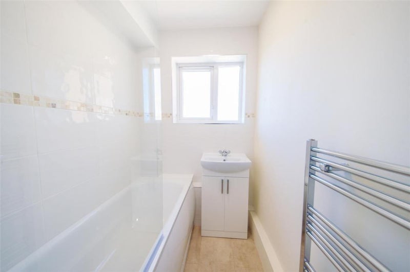 Room Urmston Drive in Greater London