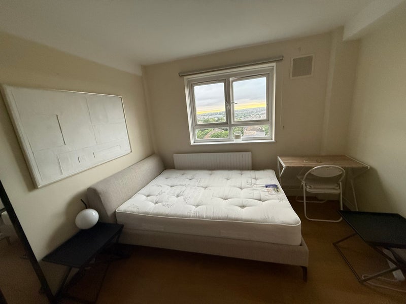 Room Urmston Drive in Greater London