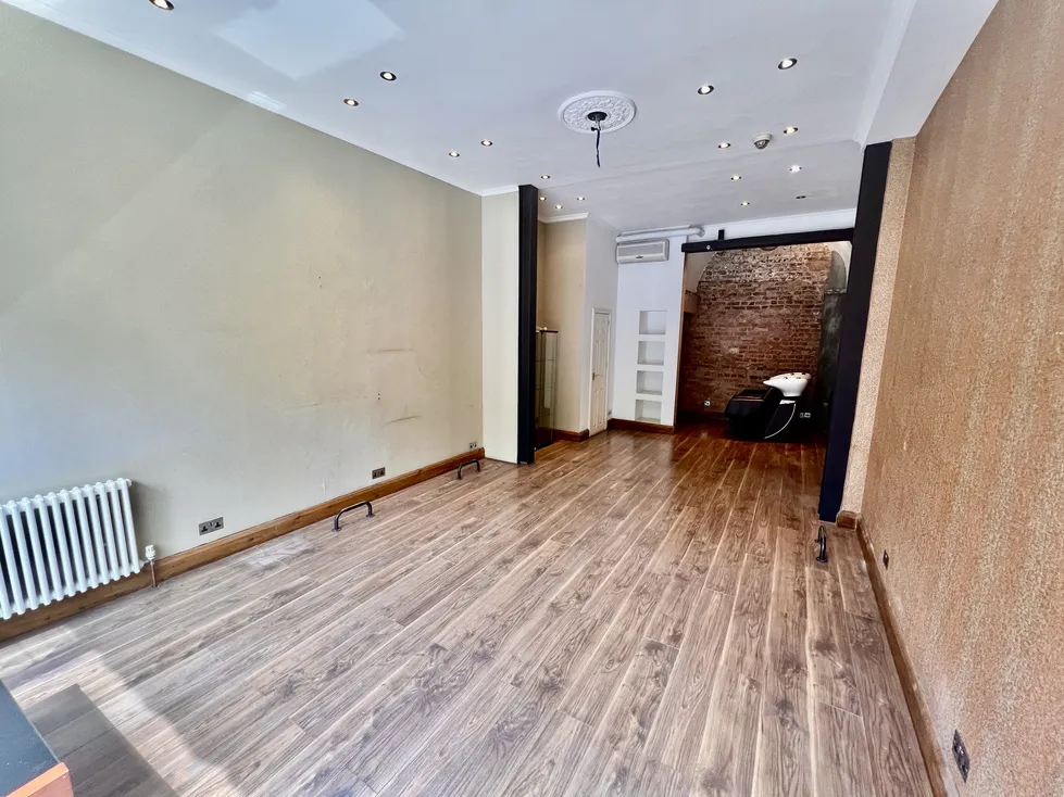 Flat Brondesbury Villas in Greater London