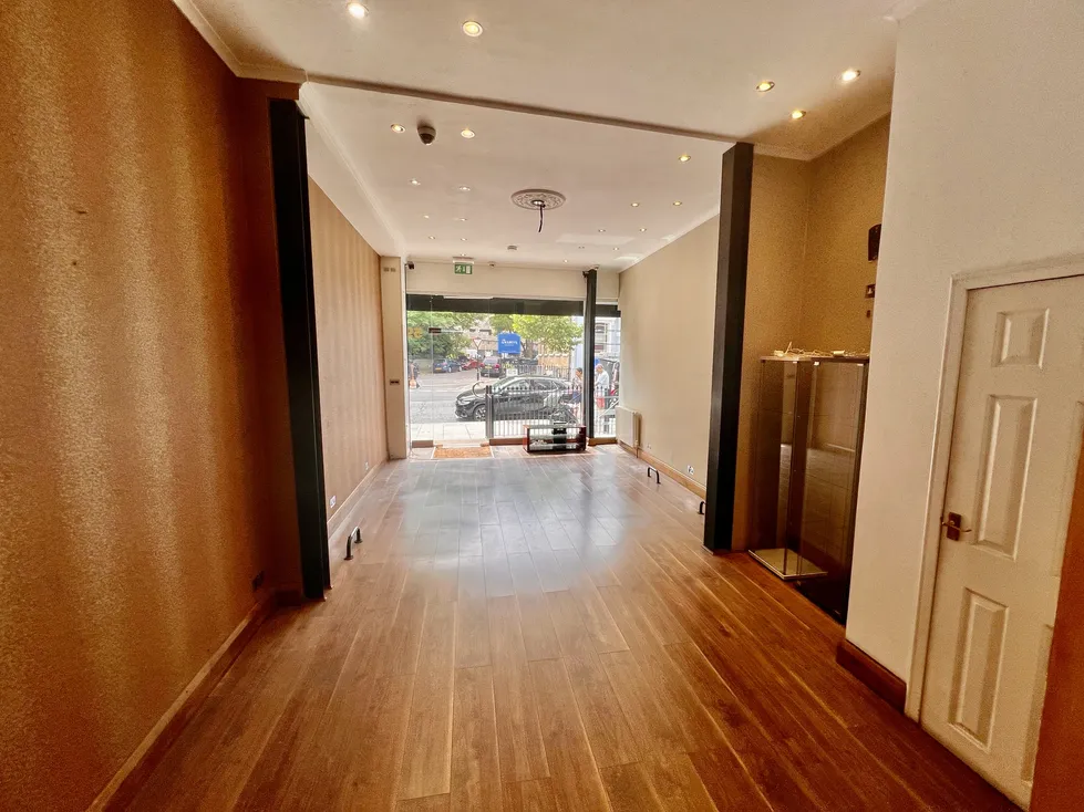 Flat Brondesbury Villas in Greater London