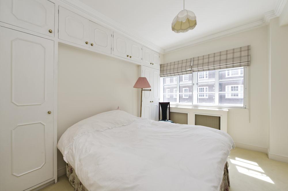 Flat Kensington Church Street in Greater London