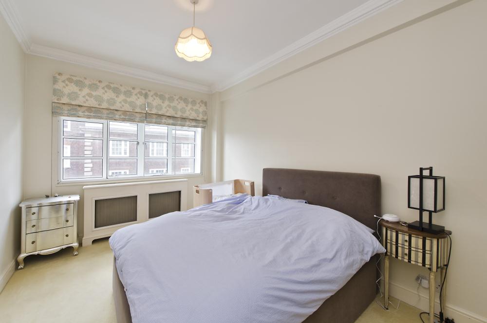 Flat Kensington Church Street in Greater London