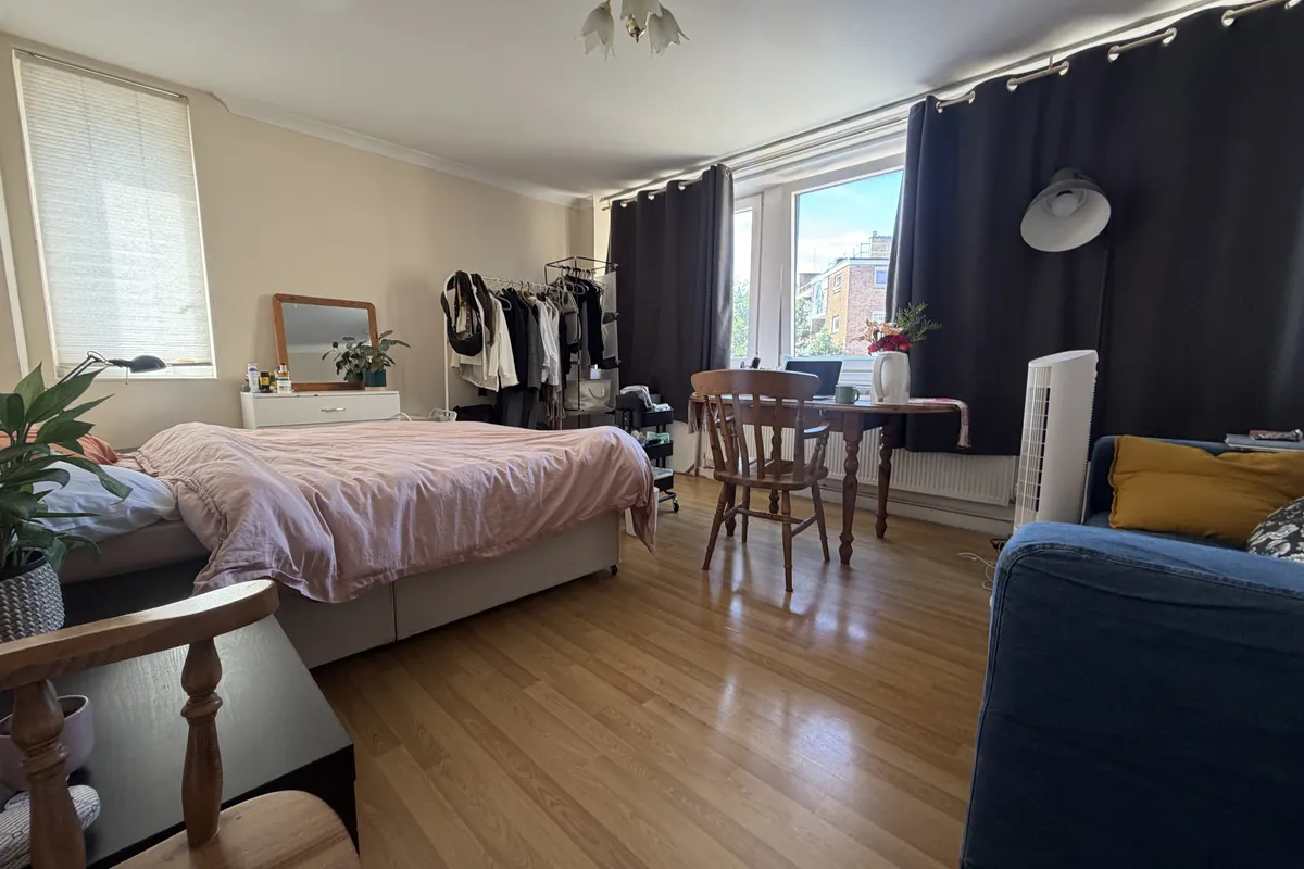 Flat Hall Place in City of Westminster