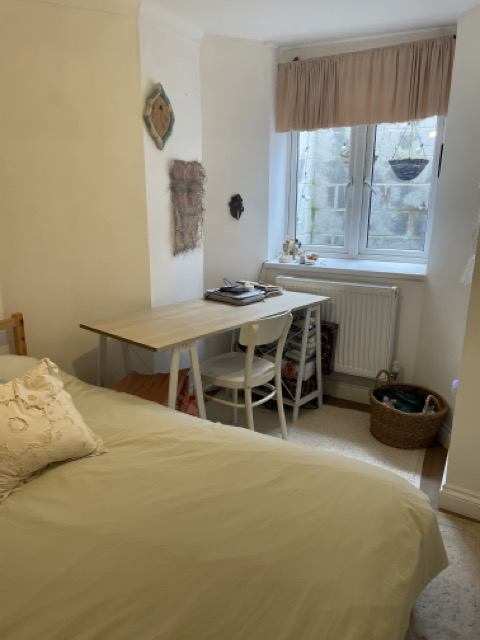 Room Gubyon Avenue in Greater London