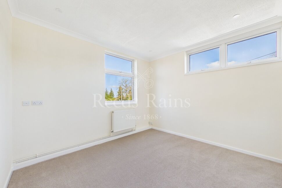 Flat Gorringe Avenue in Sevenoaks