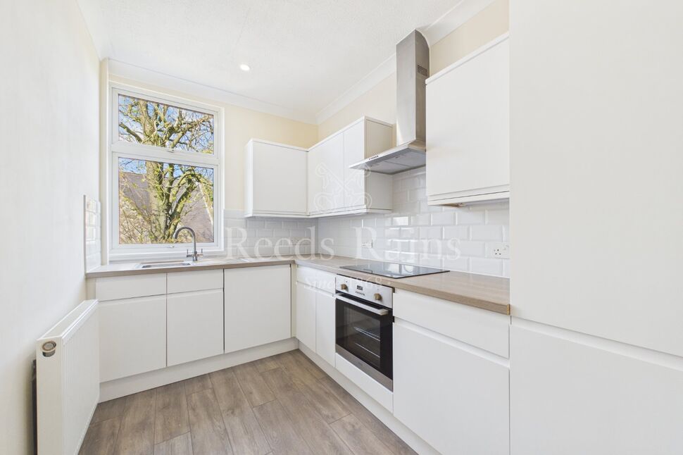 Flat Gorringe Avenue in Sevenoaks