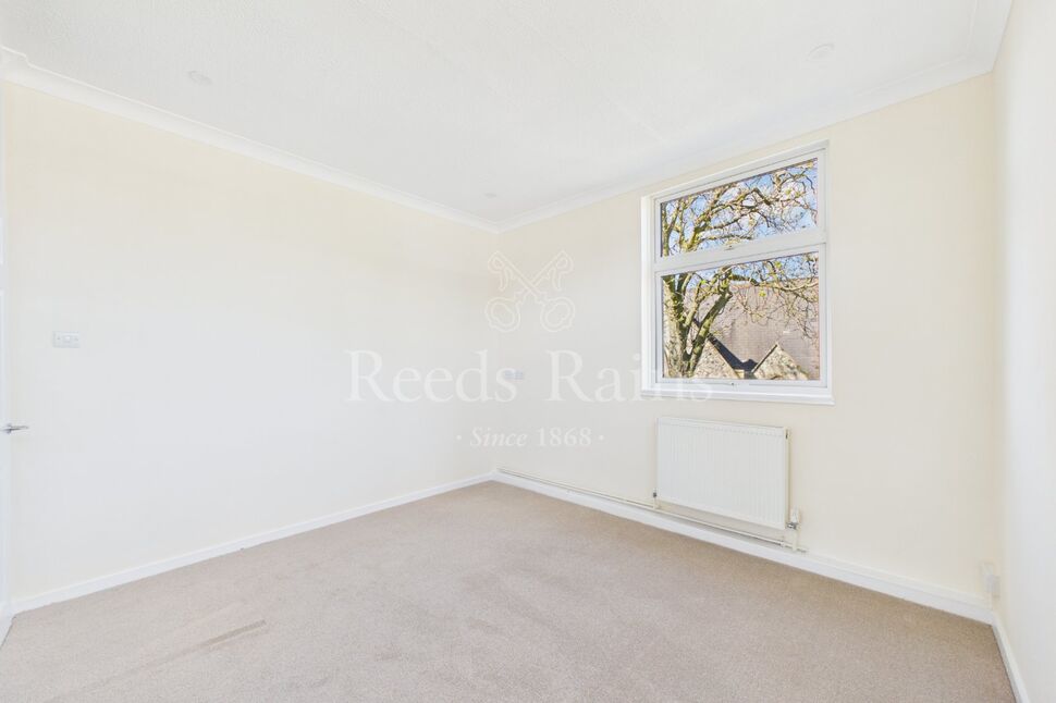 Flat Gorringe Avenue in Sevenoaks
