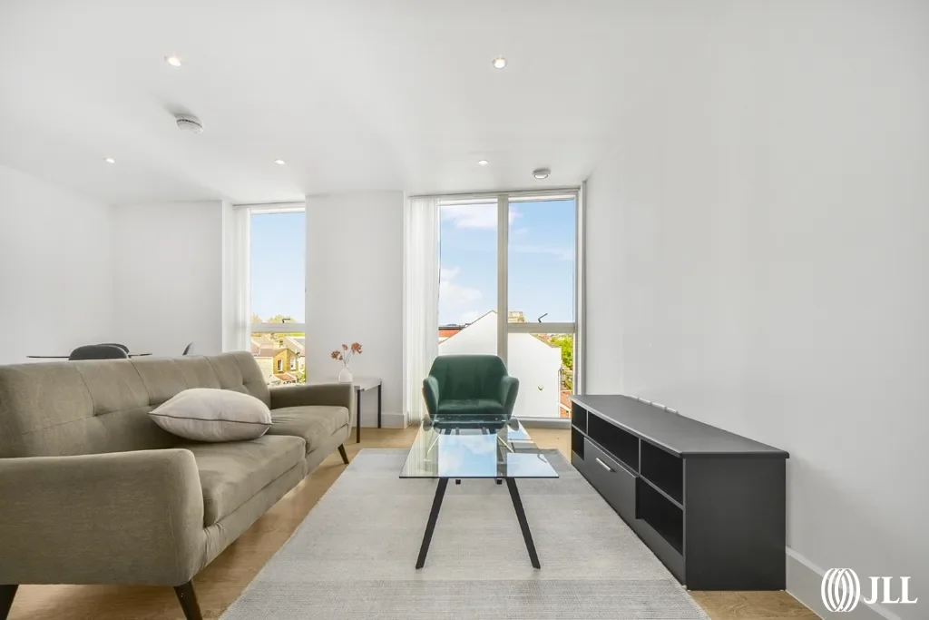 Flat Beaumont Road in Greater London