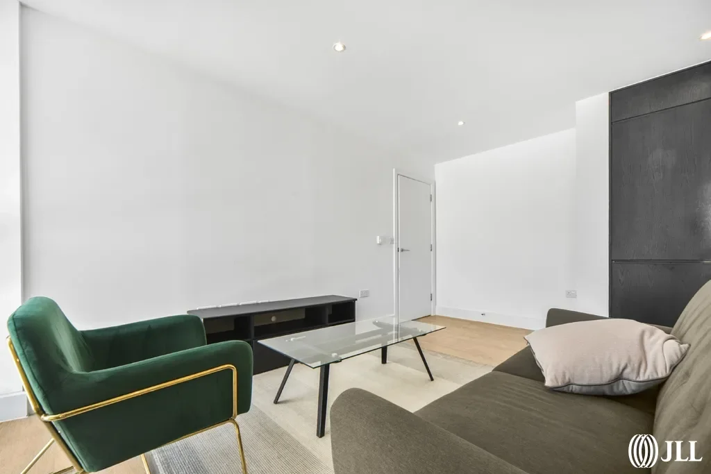 Flat Beaumont Road in Greater London