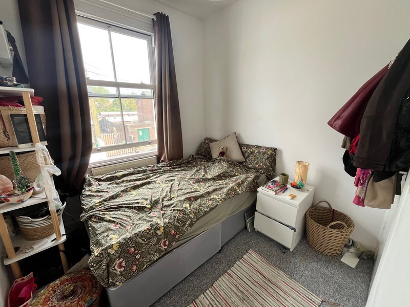 Flat Springall Street in Greater London