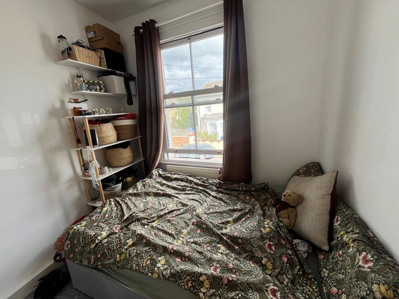 Flat Springall Street in Greater London