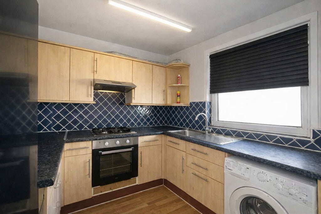 Flat Medfield Street in Greater London