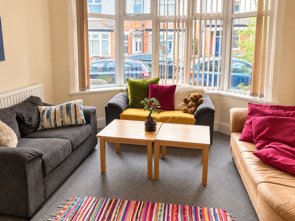 Flat Elmsthorpe Avenue in Nottingham