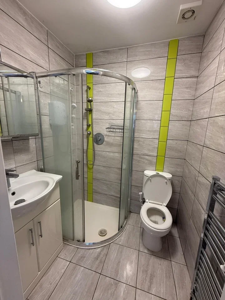 Flat Westleigh Gardens in Greater London