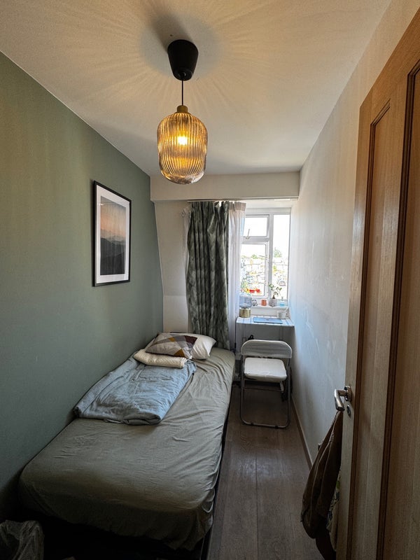 Room Wilkinson Road in Greater London