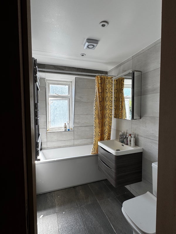 Room Wilkinson Road in Greater London