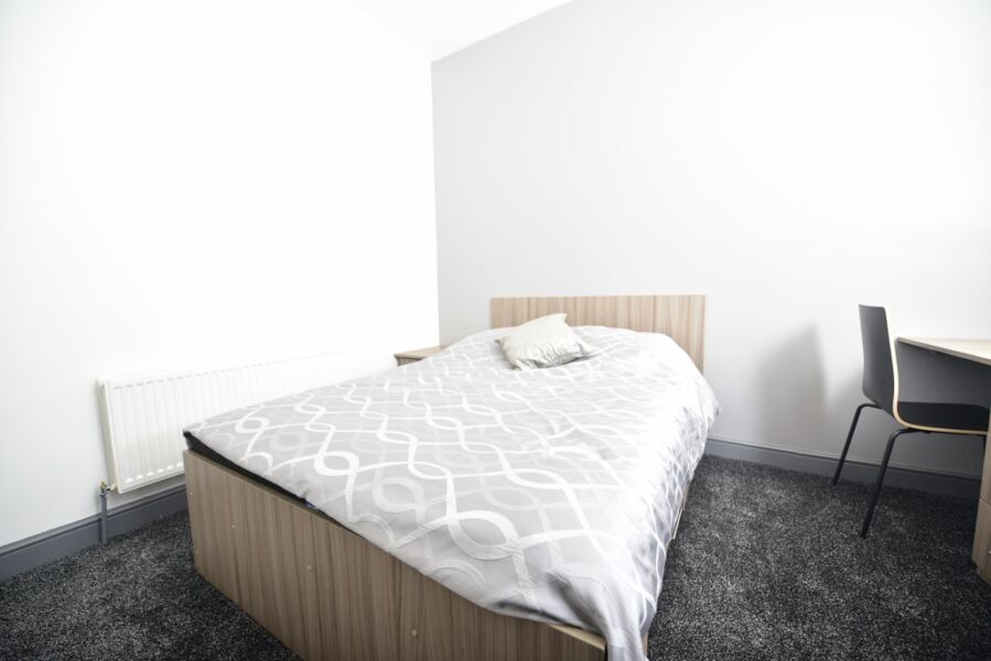 Room Chapel Lane in Leeds