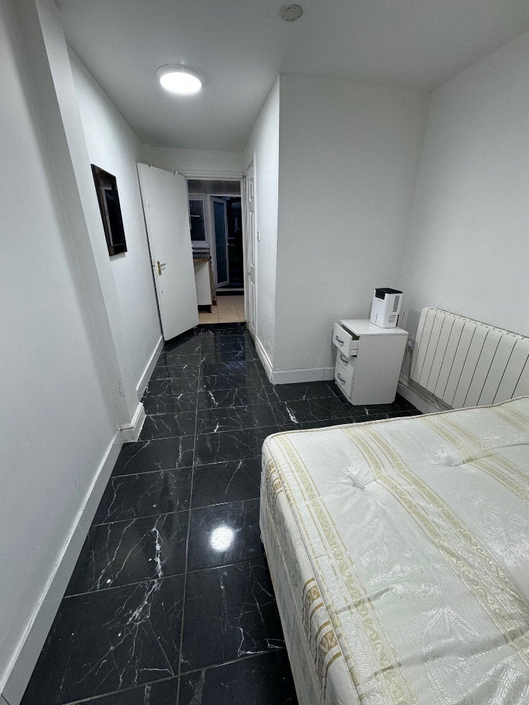Room Whitton Dene in Greater London
