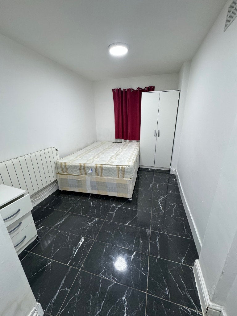 Room Whitton Dene in Greater London
