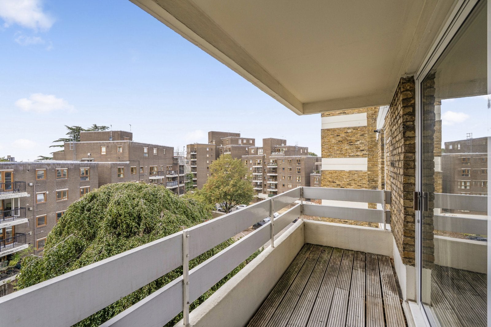 Flat Upper Richmond Road in Greater London
