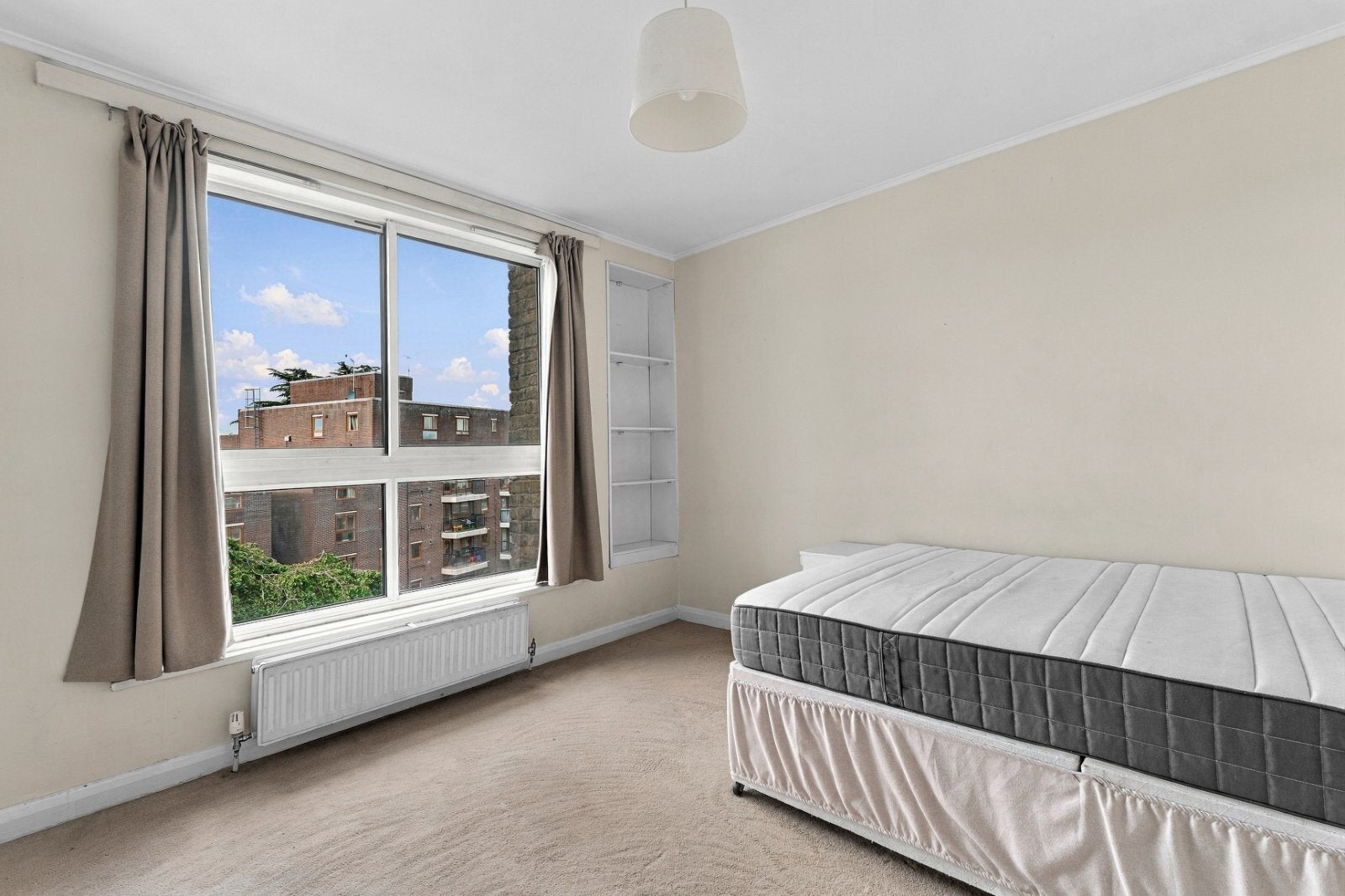 Flat Upper Richmond Road in Greater London