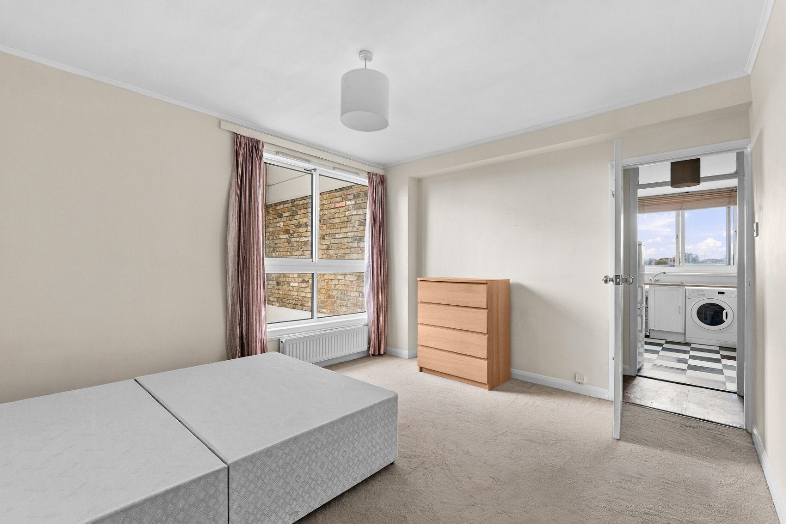 Flat Upper Richmond Road in Greater London