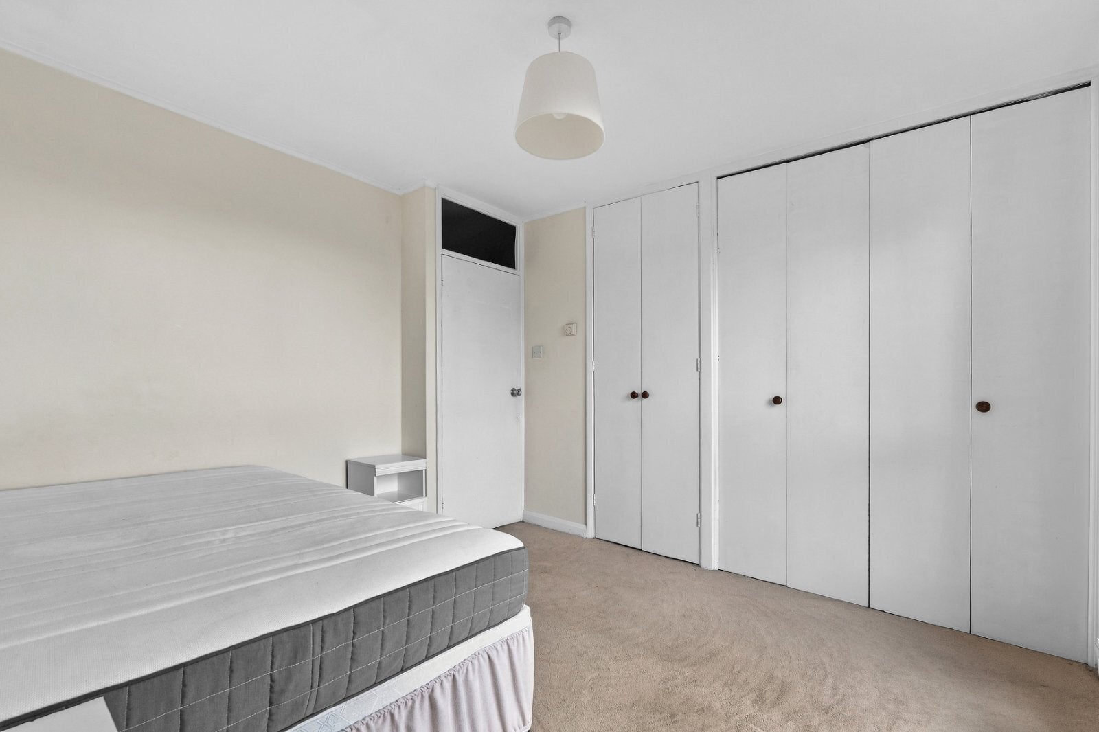 Flat Upper Richmond Road in Greater London