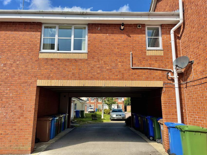 Flat Buckrose Grove in Bridlington