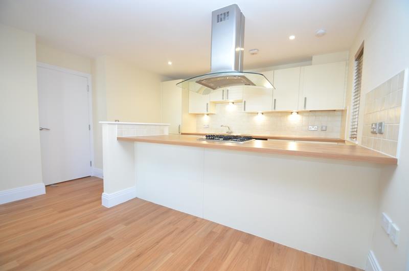 Flat Elm Park Court in Greater London