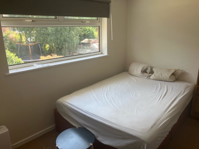 Room Perrymans Close in Bristol