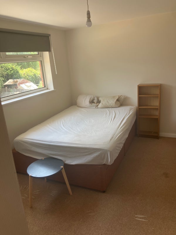 Room Perrymans Close in Bristol