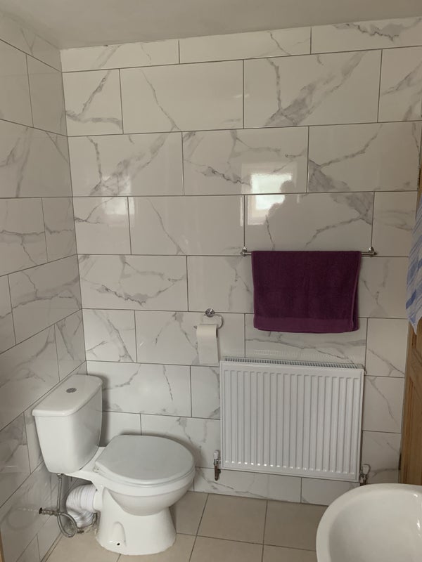 Room Leslie Road in Greater London