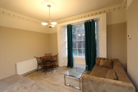 Flat Milverton Crescent in Royal Leamington Spa